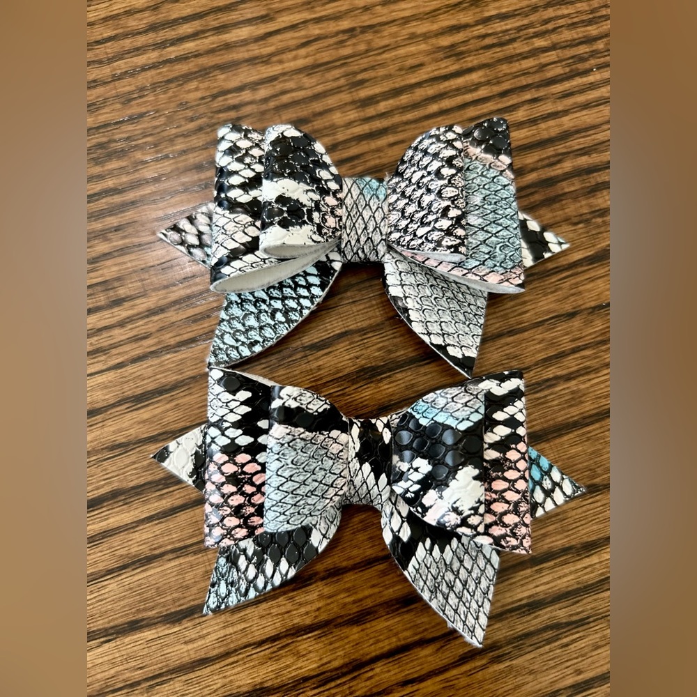 SOLD•Shoe Clips